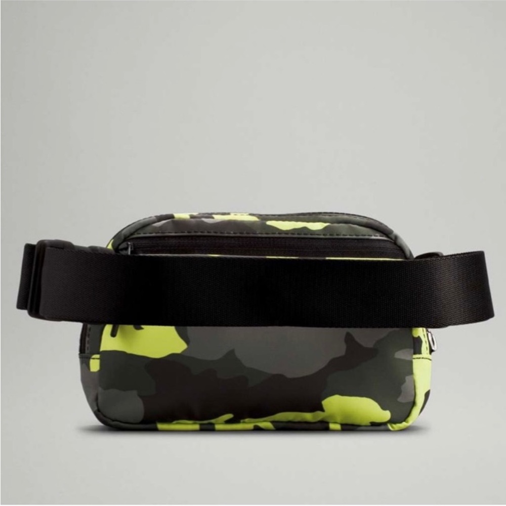 Lululemon Original Neon Green Camo Everywhere Belt bag Rare Color - Picture 4 of 8